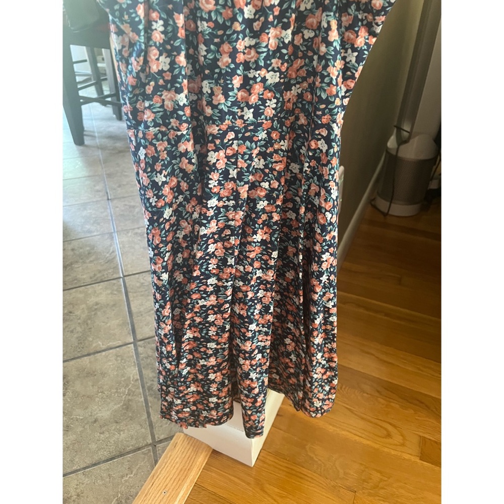Dress - Picture 9 of 10